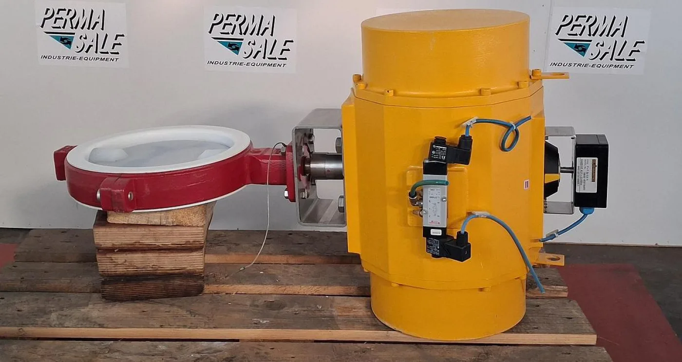 Klappenarmatur mit ELO-MATIC Pneumatikantrieb vom Typ P+F SJ 3,5 N DN250 - 1