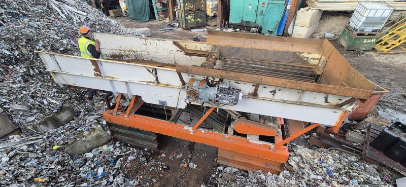 2012 Shaker Feeder Unit