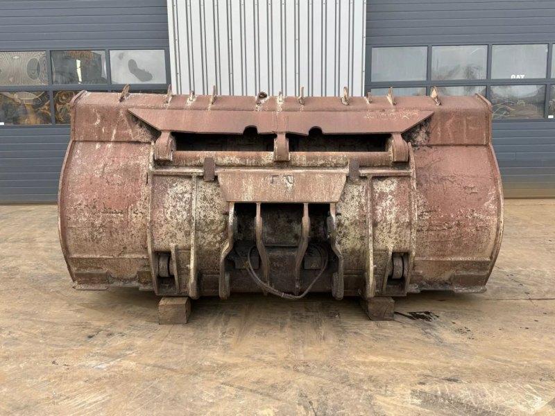 Caterpillar 980 bucket/quick coupler