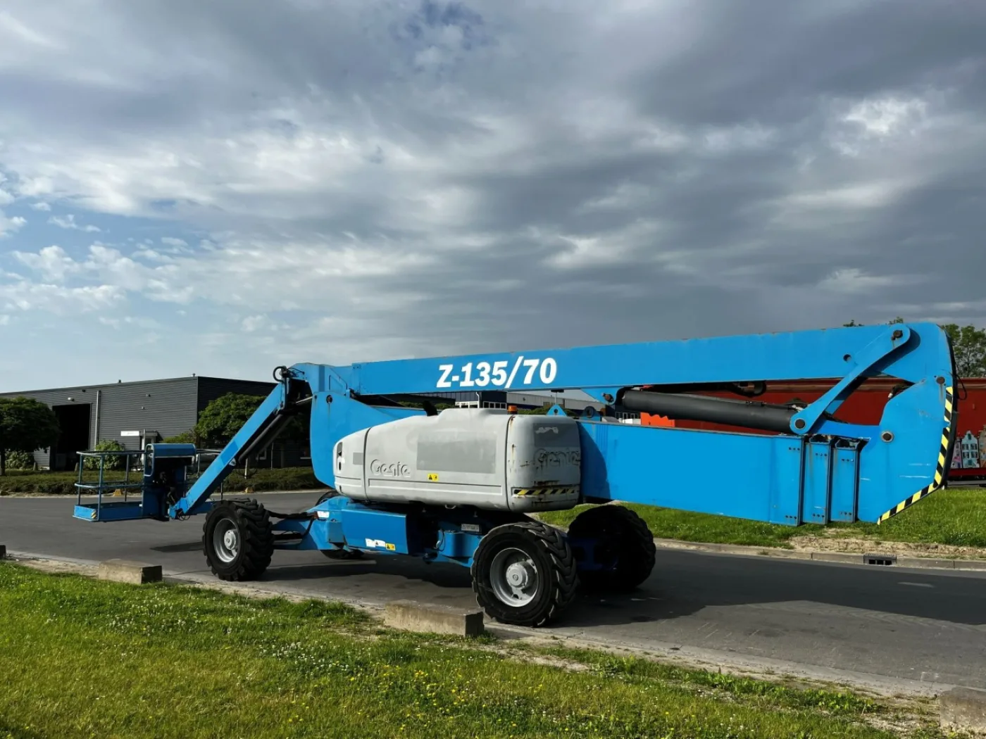 Genie Z-135 - 1