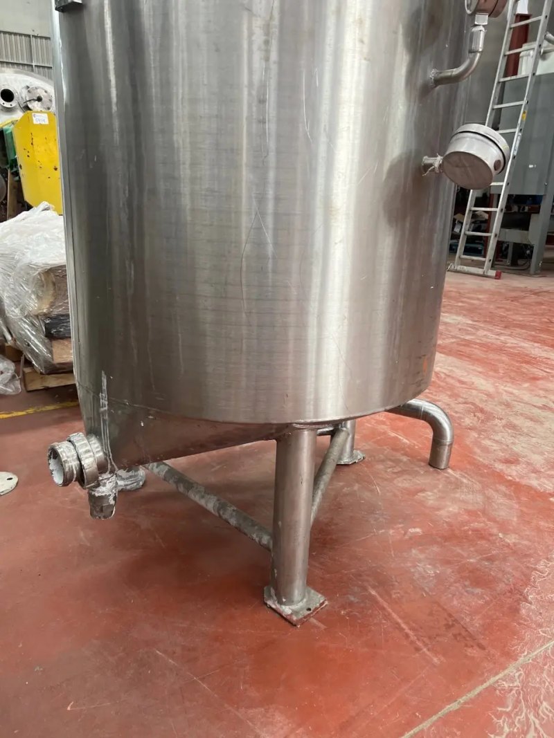 USED STAINLESS STEEL TANK 730 LITERS
