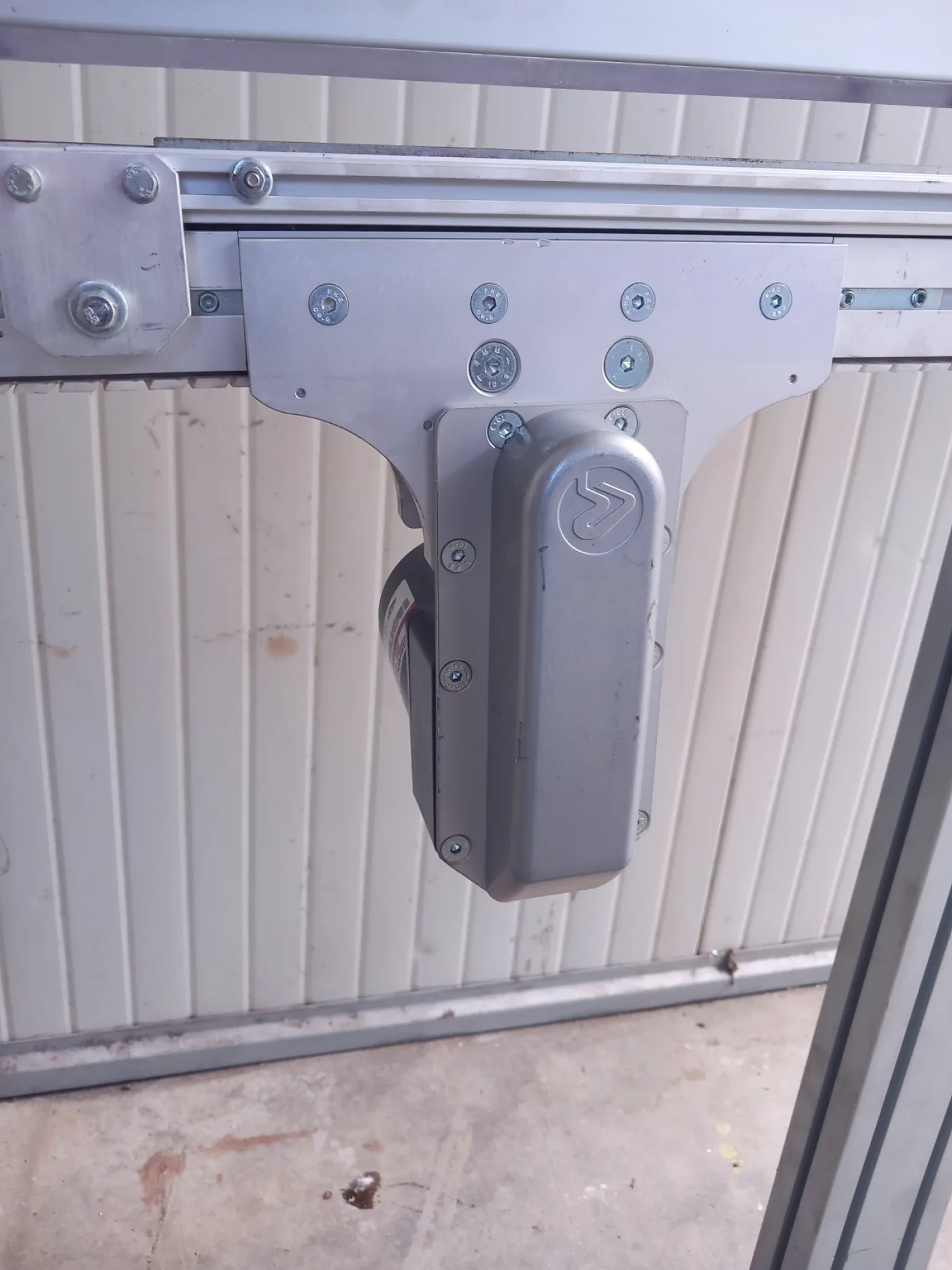 NASTRO TRASPORTATORE MOTORIZZATO, DUE CURVE A 90° – FLEXLINK - 8
