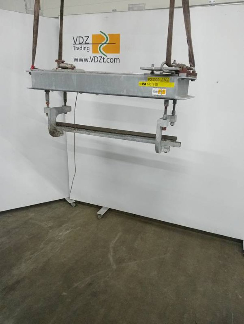 Weighing scale with indicator for tube rail