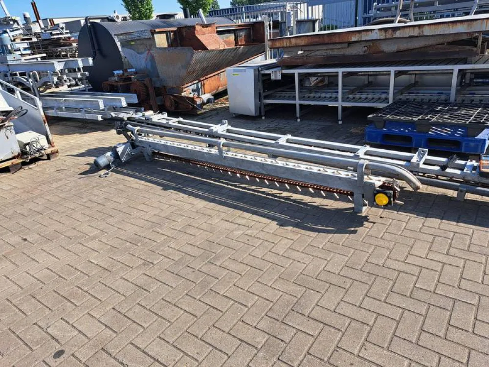 Empty hooks conveyor
