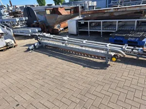 Empty hooks conveyor