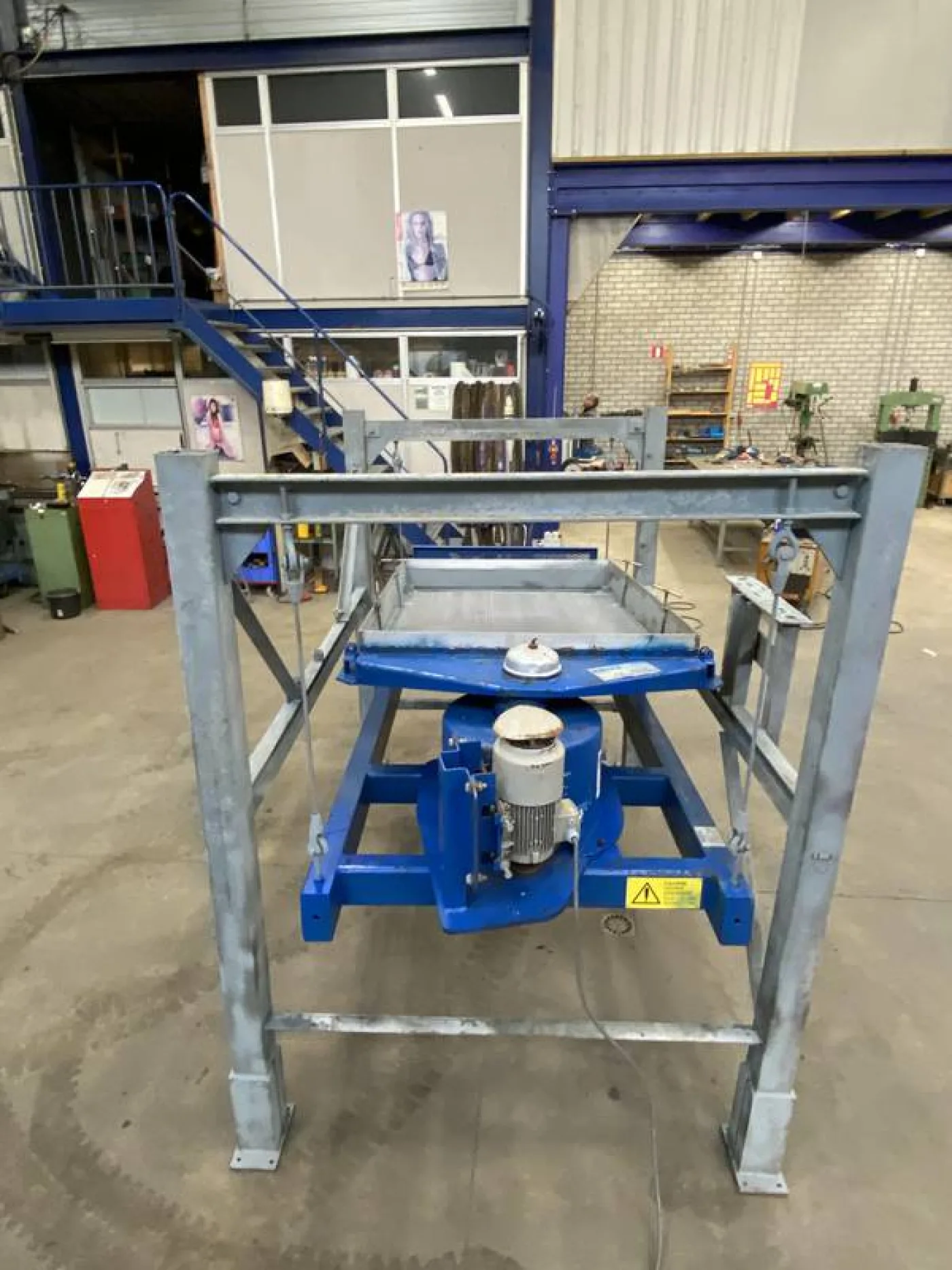 Vibrating screen - 4