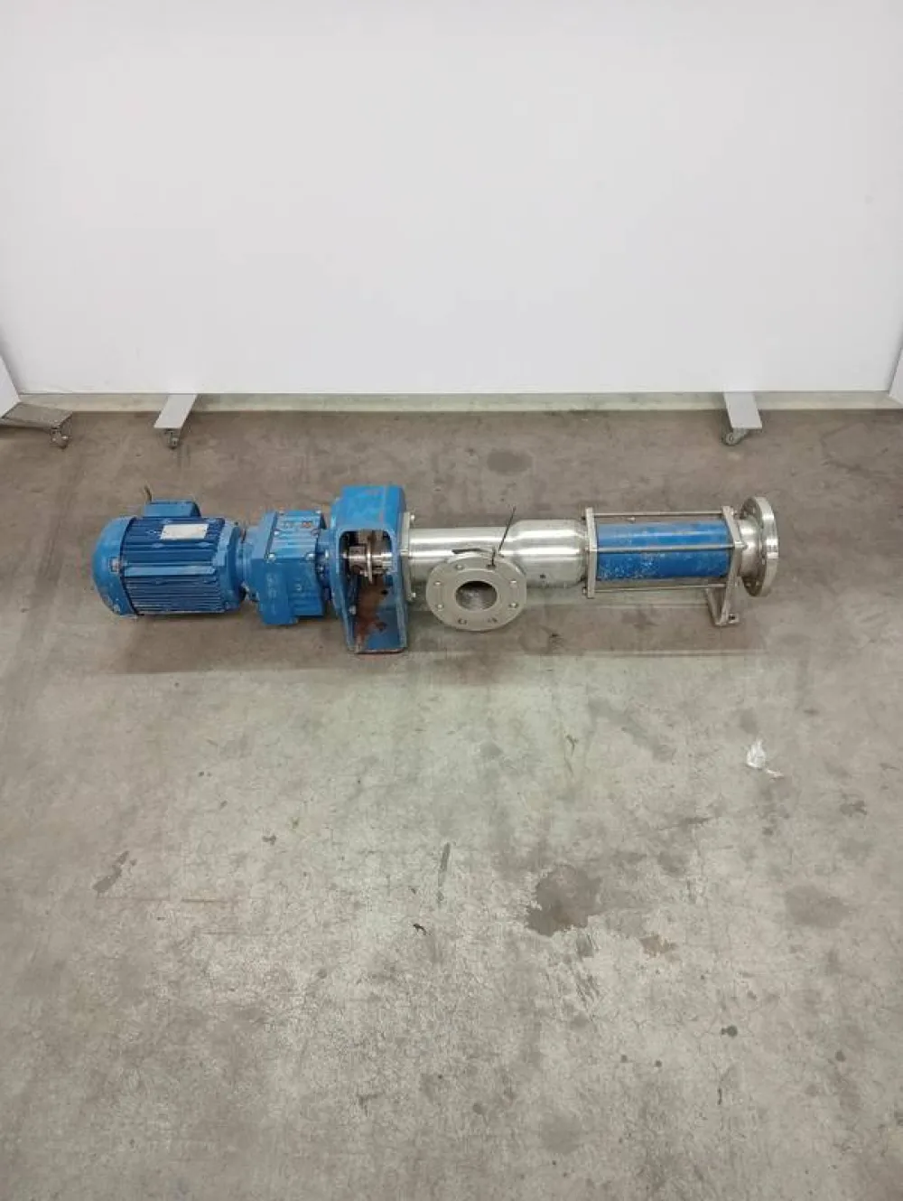 Displacement pump