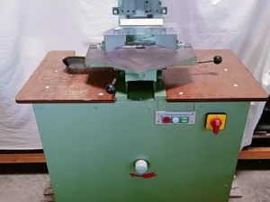 Eckenrundstoßmaschine Foellmer M