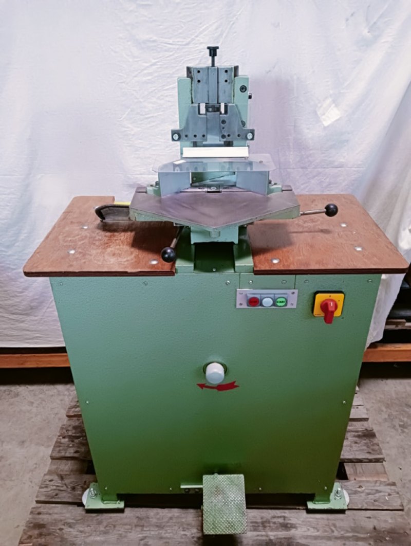 Eckenrundstoßmaschine Foellmer M