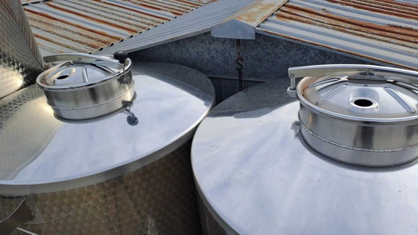 STAINLESS STEEL TANKS, CAPACITY 1700 LITERS, STORAGE MODEL ROUNDED BOTTOM, NEW EQUIPMENT - 7