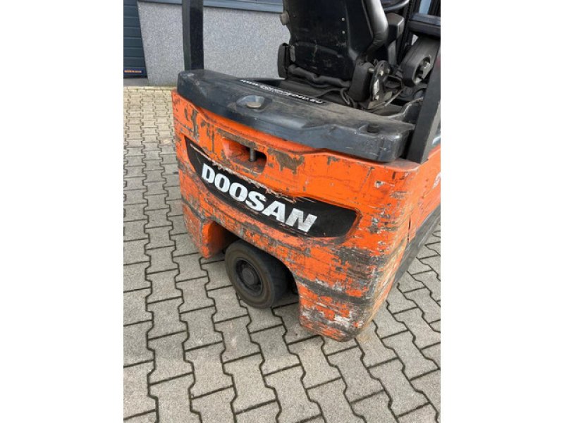 Doosan T7 triplexmast, ss electrisch, BATTERY NOT CHARGING
