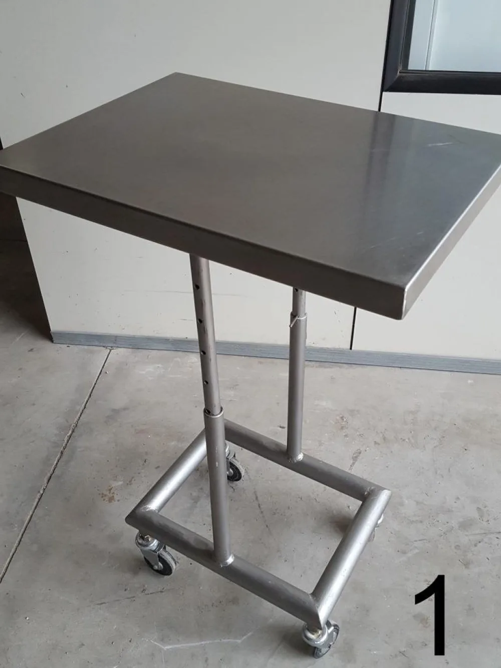 * TAVOLI TAVOLINI E CARRELLI IN ACCIAIO INOX
