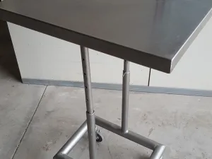 * TAVOLI TAVOLINI E CARRELLI IN ACCIAIO INOX