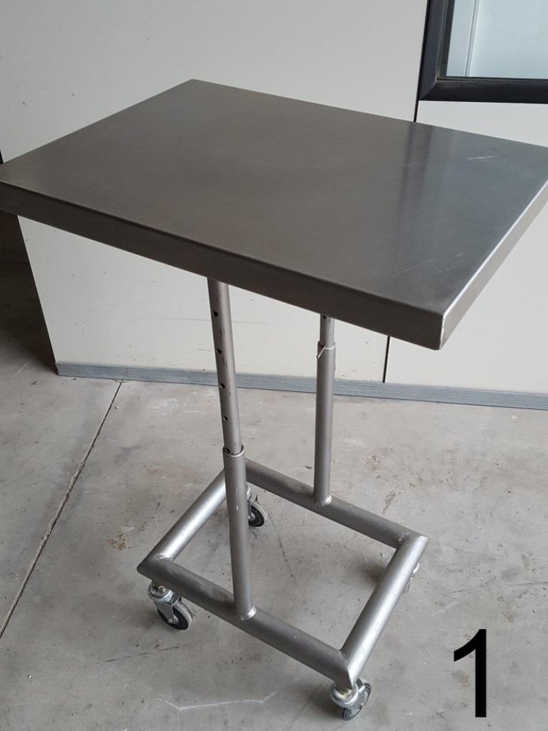 * TAVOLI TAVOLINI E CARRELLI IN ACCIAIO INOX