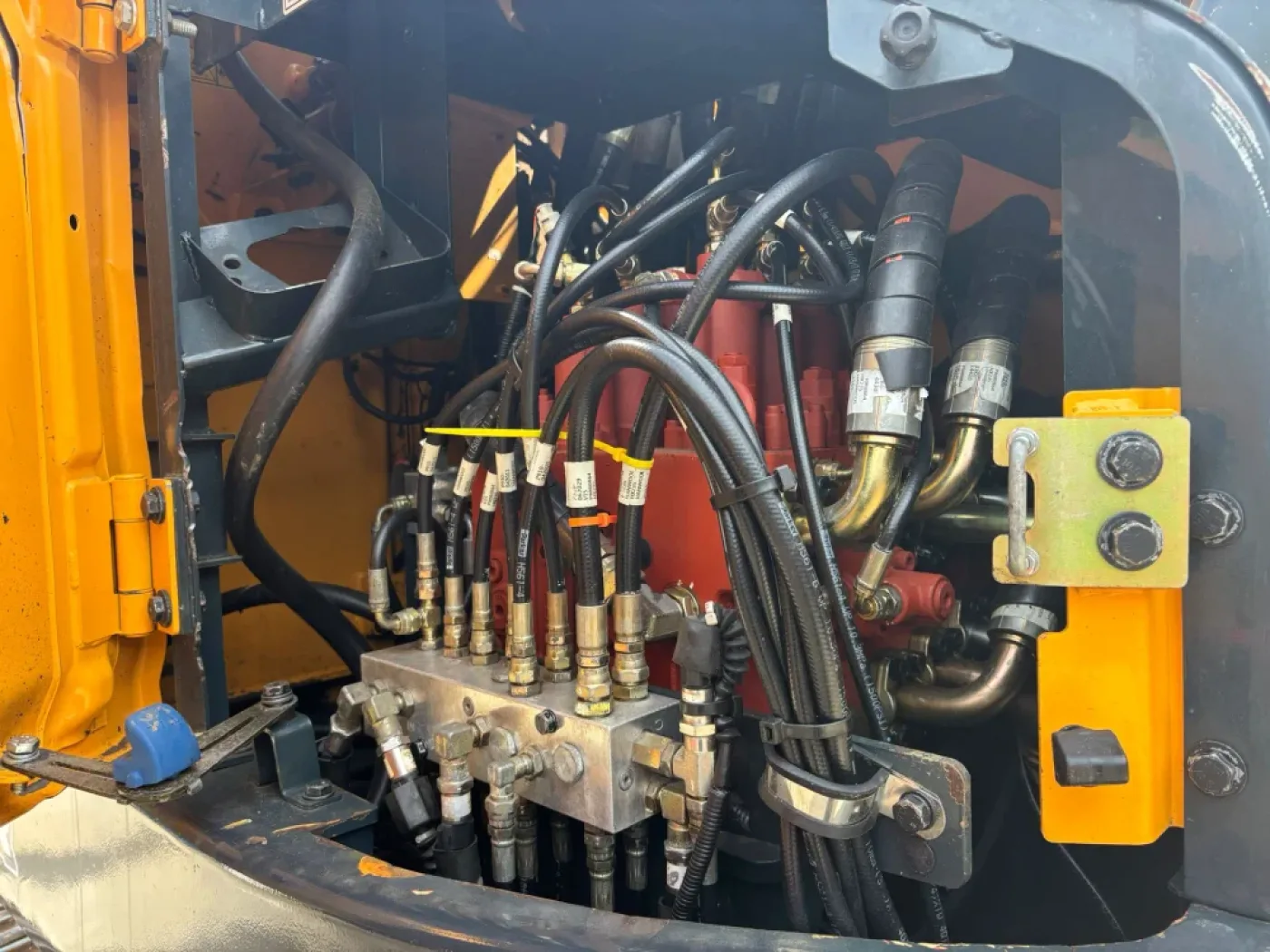 Hyundai - HX 235 LCR - 3
