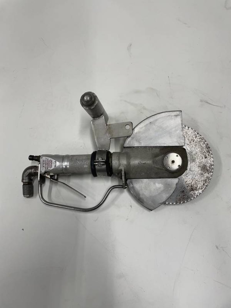 Air powered circular saw