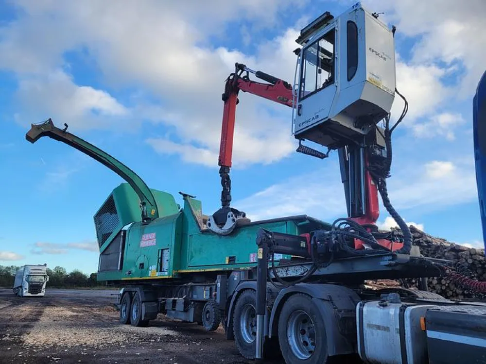2014 Jenz 820 Chipper W/Mounted Epsilon 130 Crane