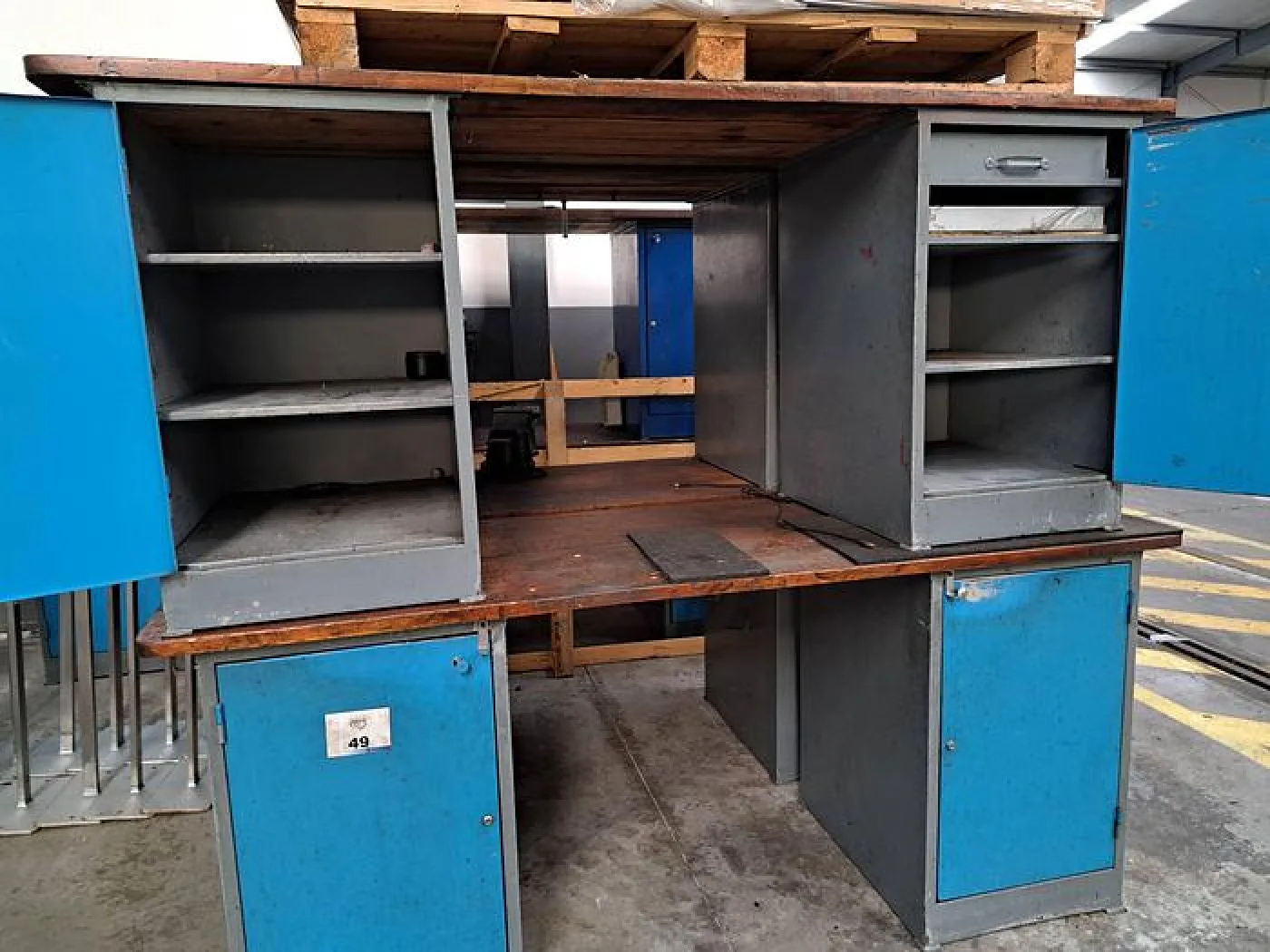 Bancada de trabalho com gavetas - 2