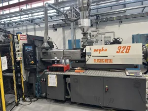 2010 PLASTIC METAL UNIKA 320 IN0607