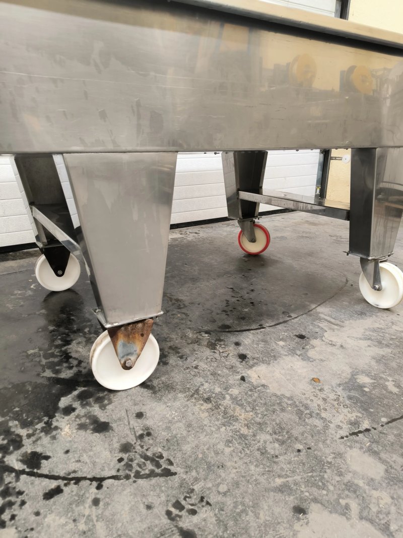 STAINLESS STEEL BIN 650 LITRES