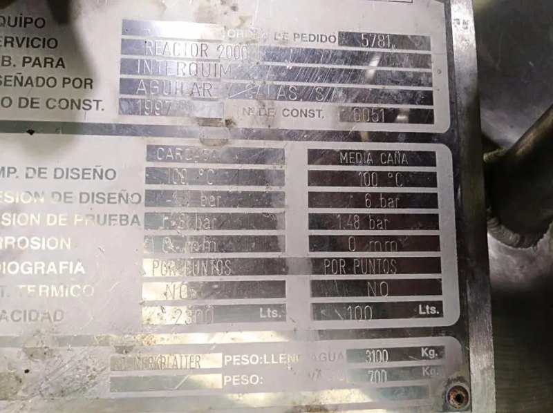 AGUILAR REACTOR AND ROOMS 2550 LITERS STAINLESS STEEL WITH AGITATION AND USED HALF ROD