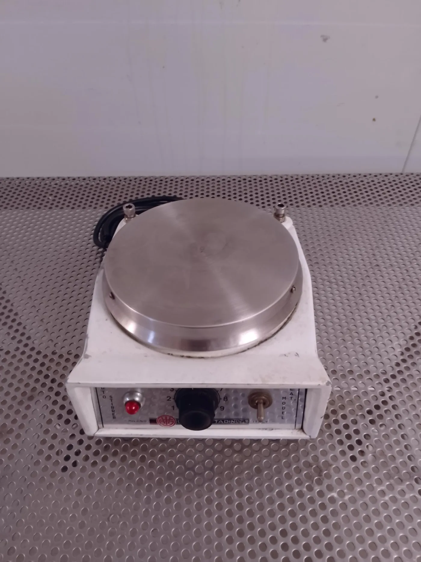 AGITATORE MAGNETICO CON PIASTRA RISCALDANTE – VITTADINI – MOD. FLAT - 3