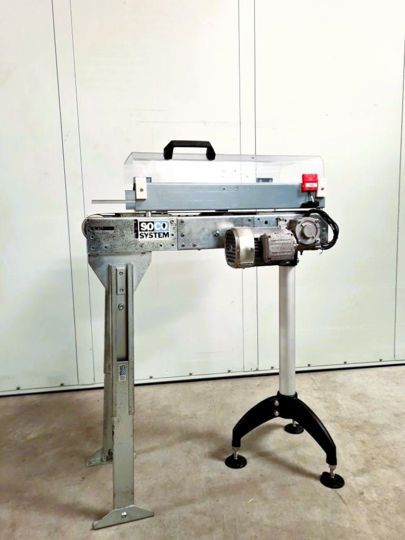 NASTRO TRASPORTATORE A TAPPETO MOTORIZZATO CON CARTER DI PROTEZIONE – SOCO SYSTEM