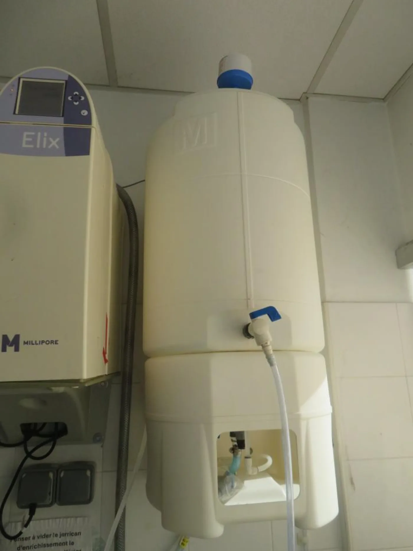 Merck Millipore Merck Millipore Elix Water Purification System with Reservoir- R and D - 8