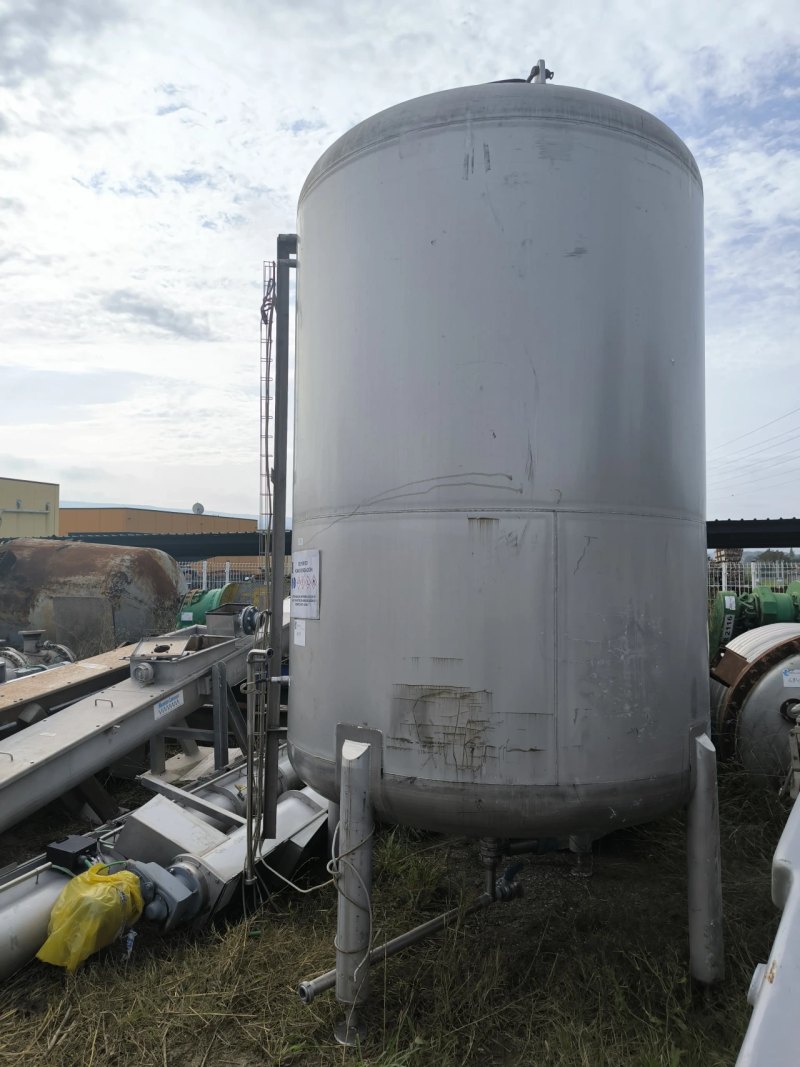 VERTICAL STAINLESS STEEL TANK 9,000 LITRES