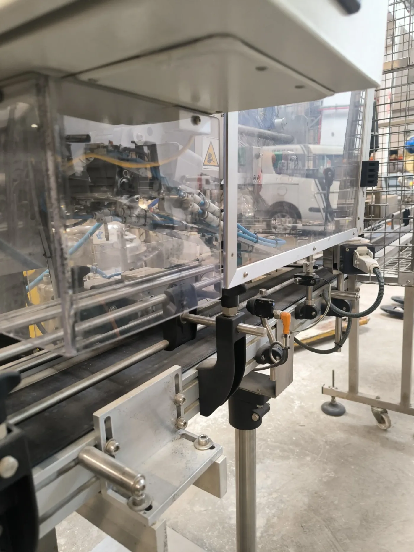 SLEEVE LABELING MACHINE TECDAKI SLEEVTEC S415SP - 4