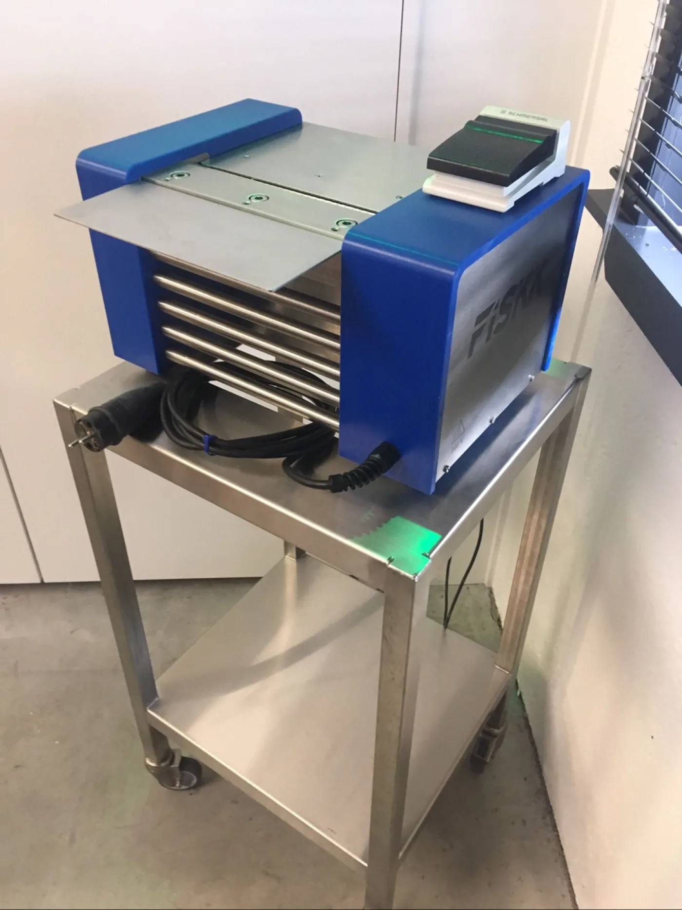 FISKK 220L Table Top Fish Skinning Machine - 1