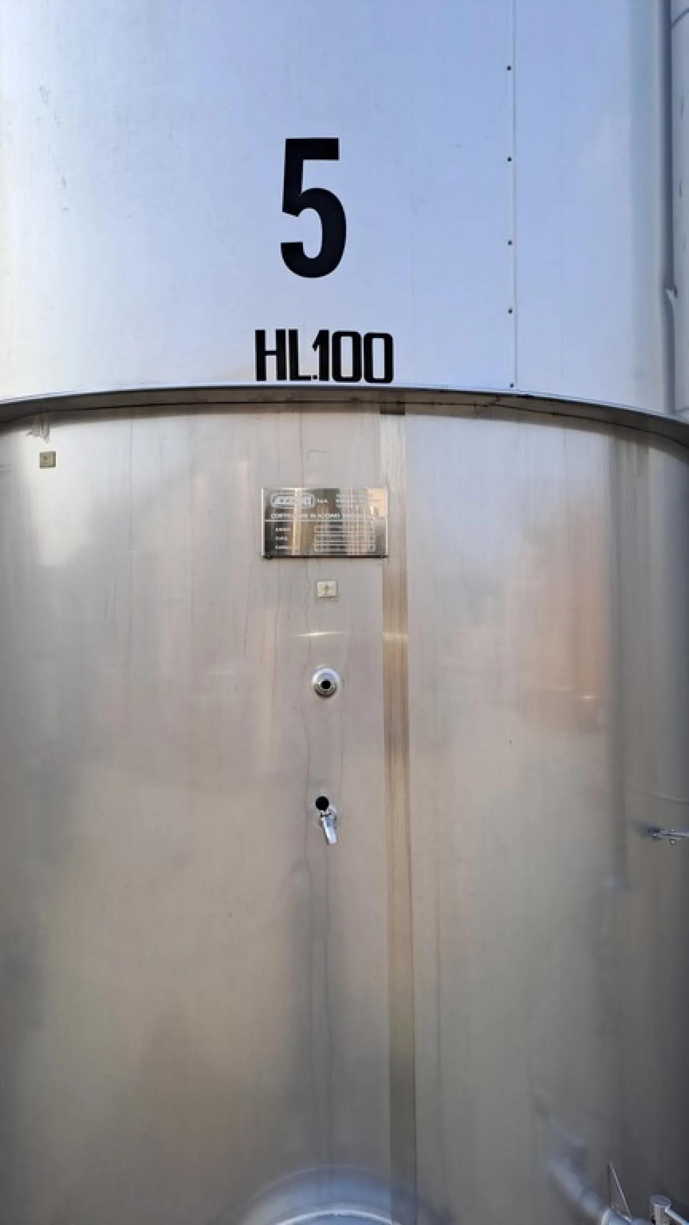 STAINLESS STEEL TANK LITER CAPACITY 10.000 (HL 100) ABOUT, MODEL VINIFICATION/STORAGE, INCLINED FLAT BOTTOM WITH INSULATED BAND, AZZINI FIRM, SECOND HAND EQUIPMENT - 2