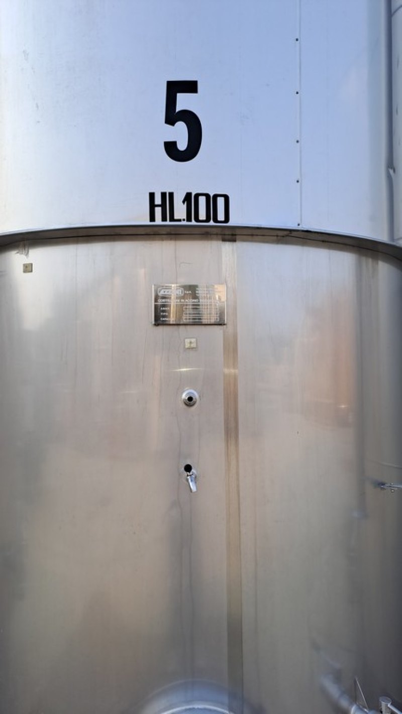 STAINLESS STEEL TANK LITER CAPACITY 10.000 (HL 100) ABOUT, MODEL VINIFICATION/STORAGE, INCLINED FLAT BOTTOM WITH INSULATED BAND, AZZINI FIRM, SECOND HAND EQUIPMENT