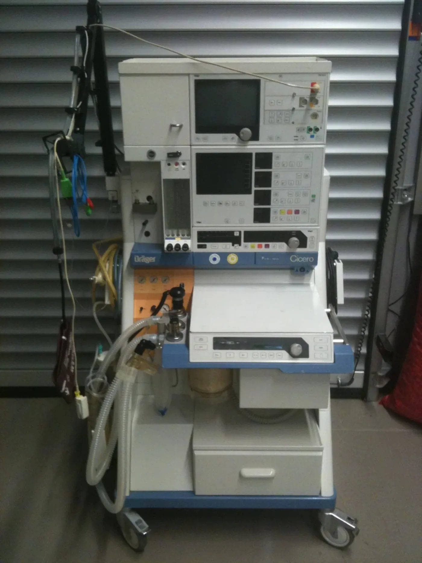 Dräger Cicero Narkosebeatmungsgerät - 1
