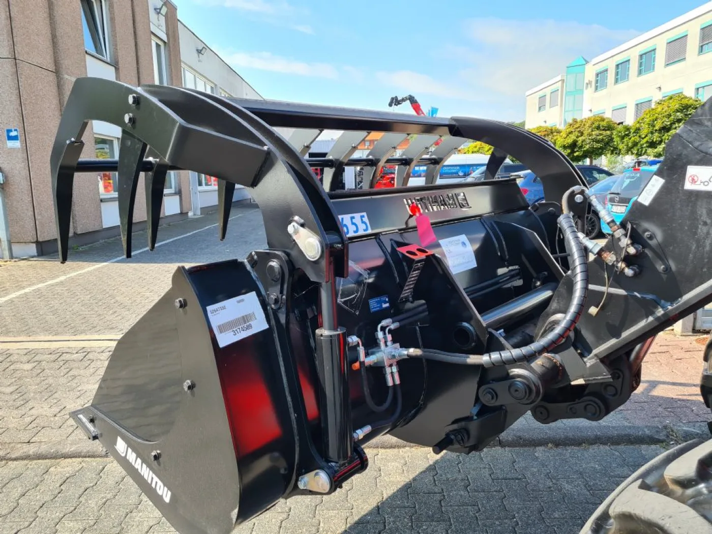 Manitou Greifschaufel m Niederhalter 1000ccm - 5