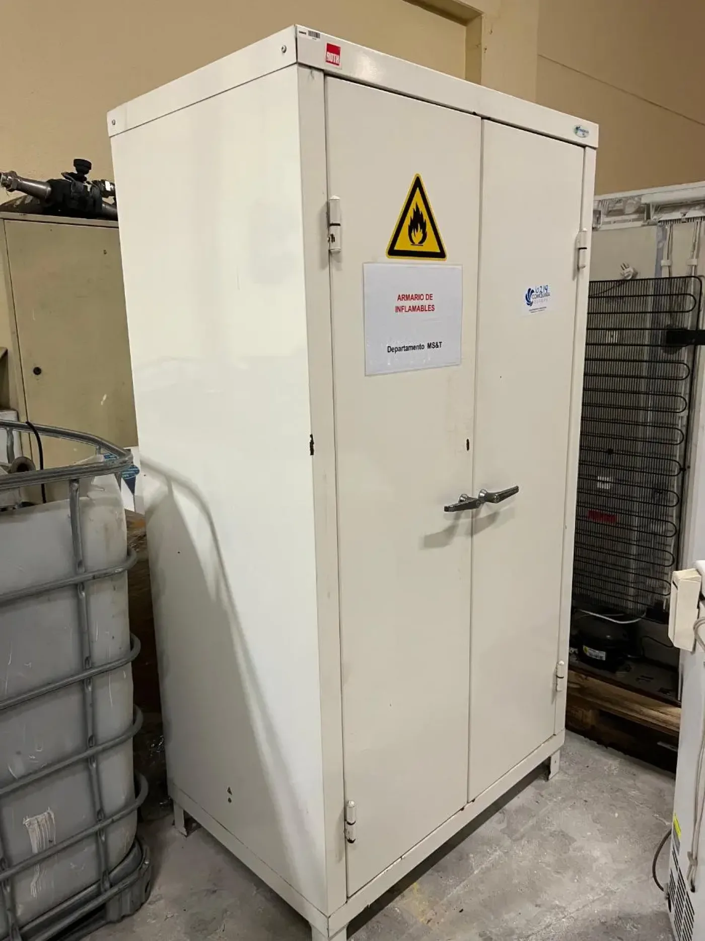 USED TRIONYX CABINET FOR FLAMMABLE MATERIALS - 5