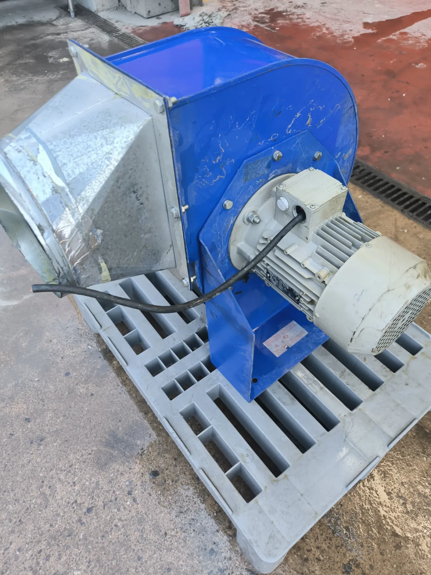 USED FUTURE EXTRACTION FU-3-0 INDUSTRIAL VACUUM CLEANER - 2