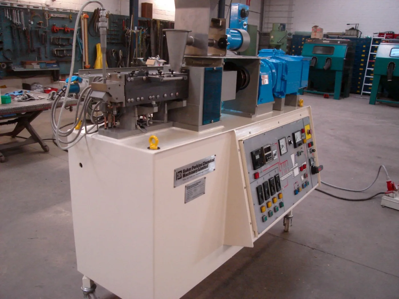 Baker Perkins MPC/V30 - Double screw extruder - 6