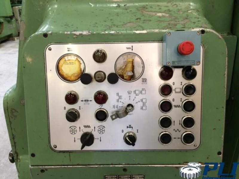 Gear cutting machine with vertical hob – PFAUTER P 630