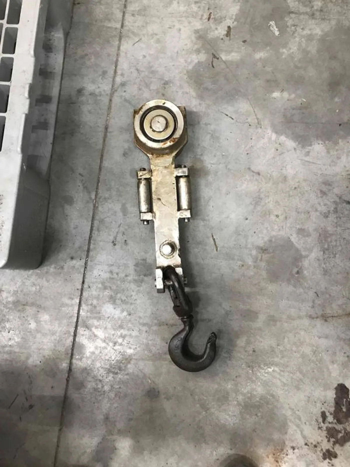 Bi-rail bleeding hooks - 2
