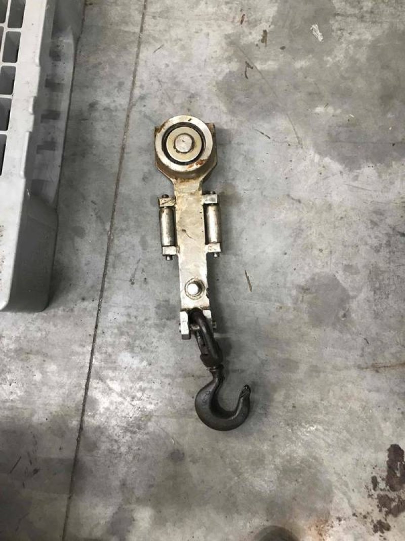 Bi-rail bleeding hooks