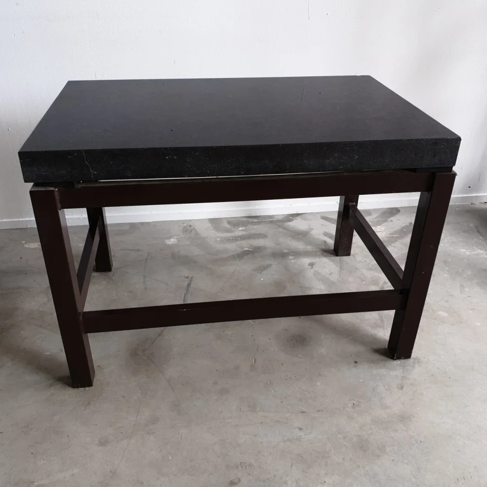 1514-Used laboratory weighing table, granite top
