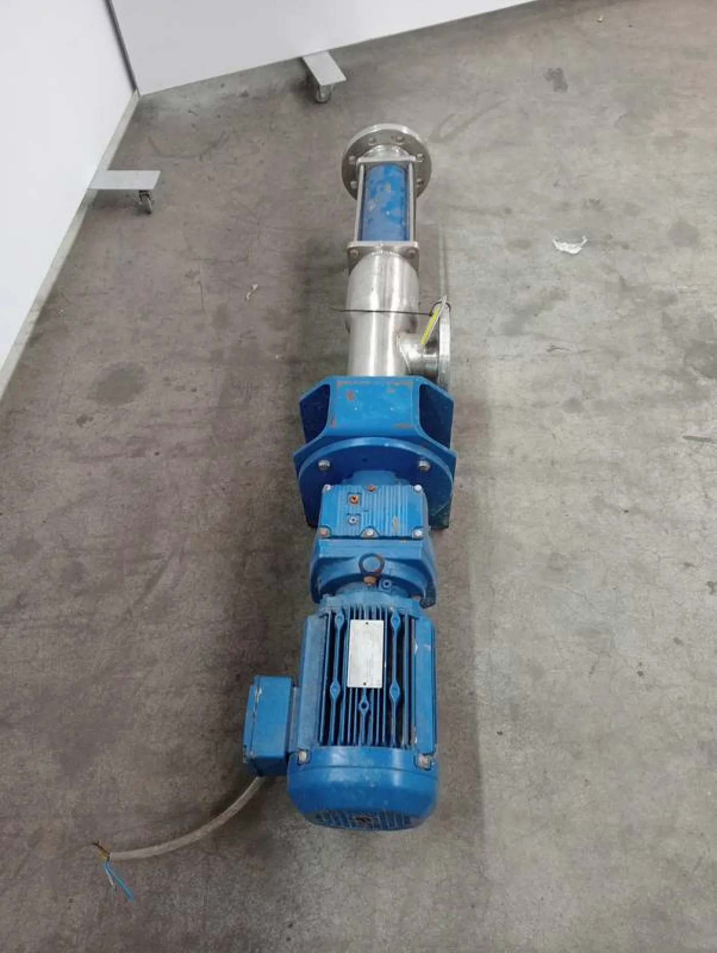 Displacement pump - 4