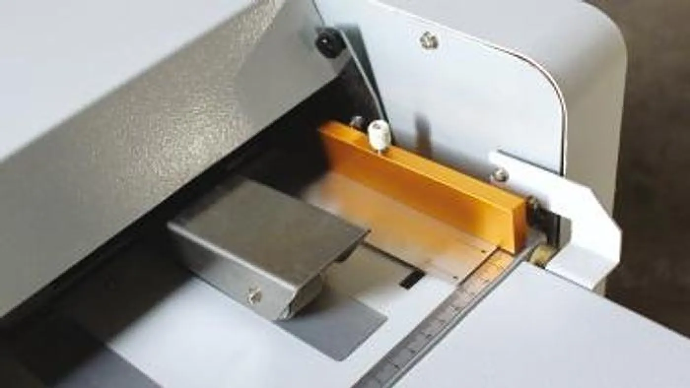 MÁQUINA AUTOMÁTICA DE CORTE DE TARJETAS JDSCARDX2102F - 7