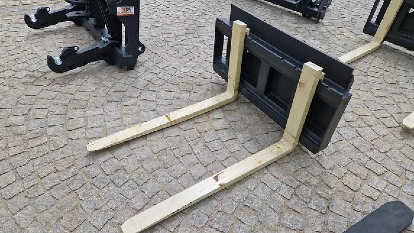 BIG Palettengabel 2 t mit Bobcat 90 cm Aufnahme - 3