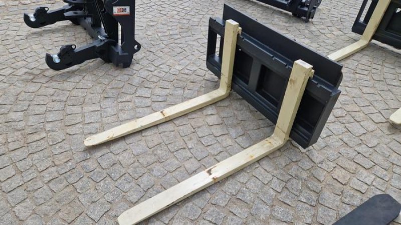 BIG Palettengabel 2 t mit Bobcat 90 cm Aufnahme