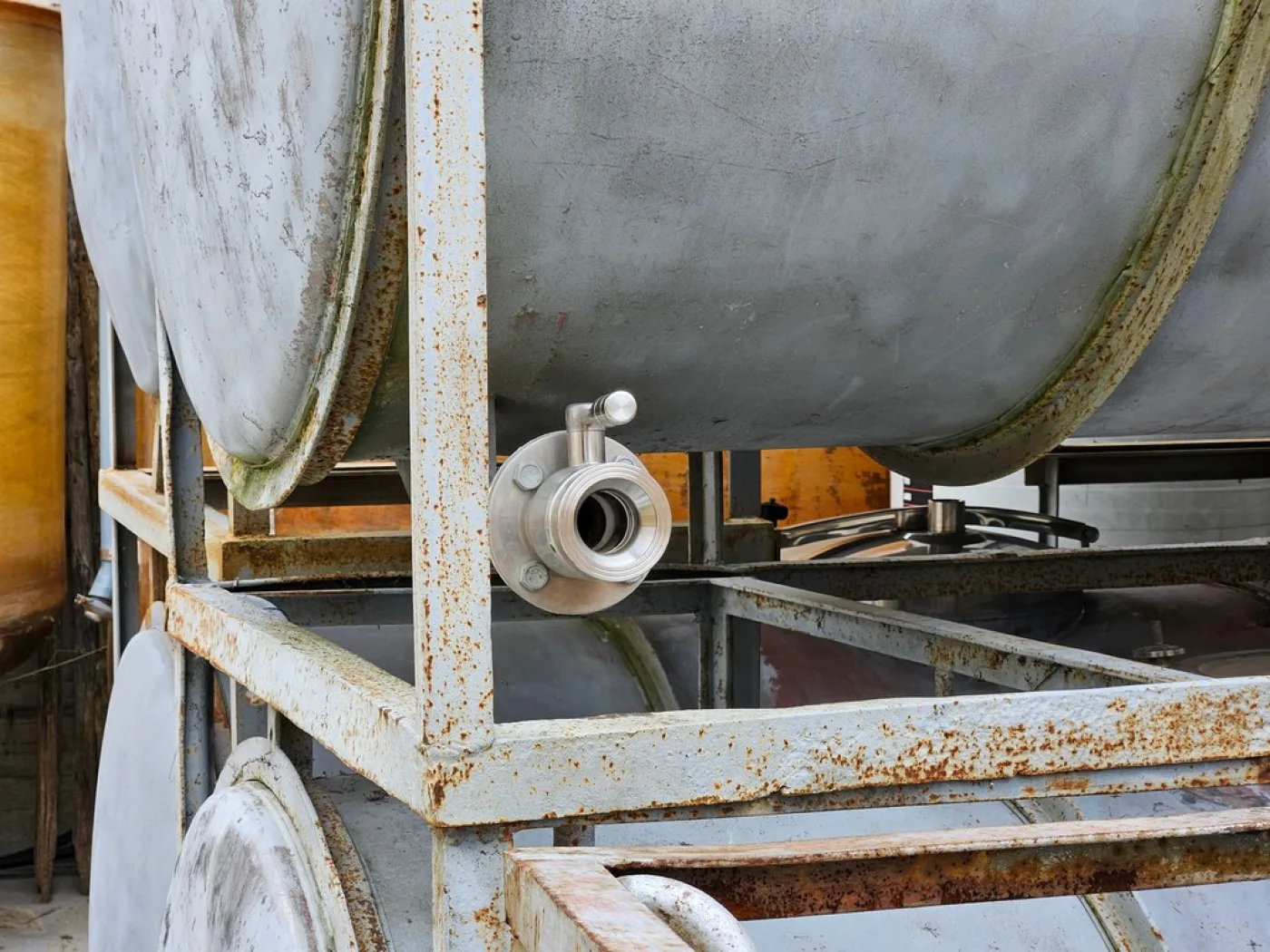 SERIES OF HORIZONTAL STAINLESS STEEL TANKS CAPACITY 2200/2300 LITRES (HL 22/23) STORAGE/TRANSPORT MODEL, WITH IRON FRAME, SECOND-HAND EQUIPMENTS - 6