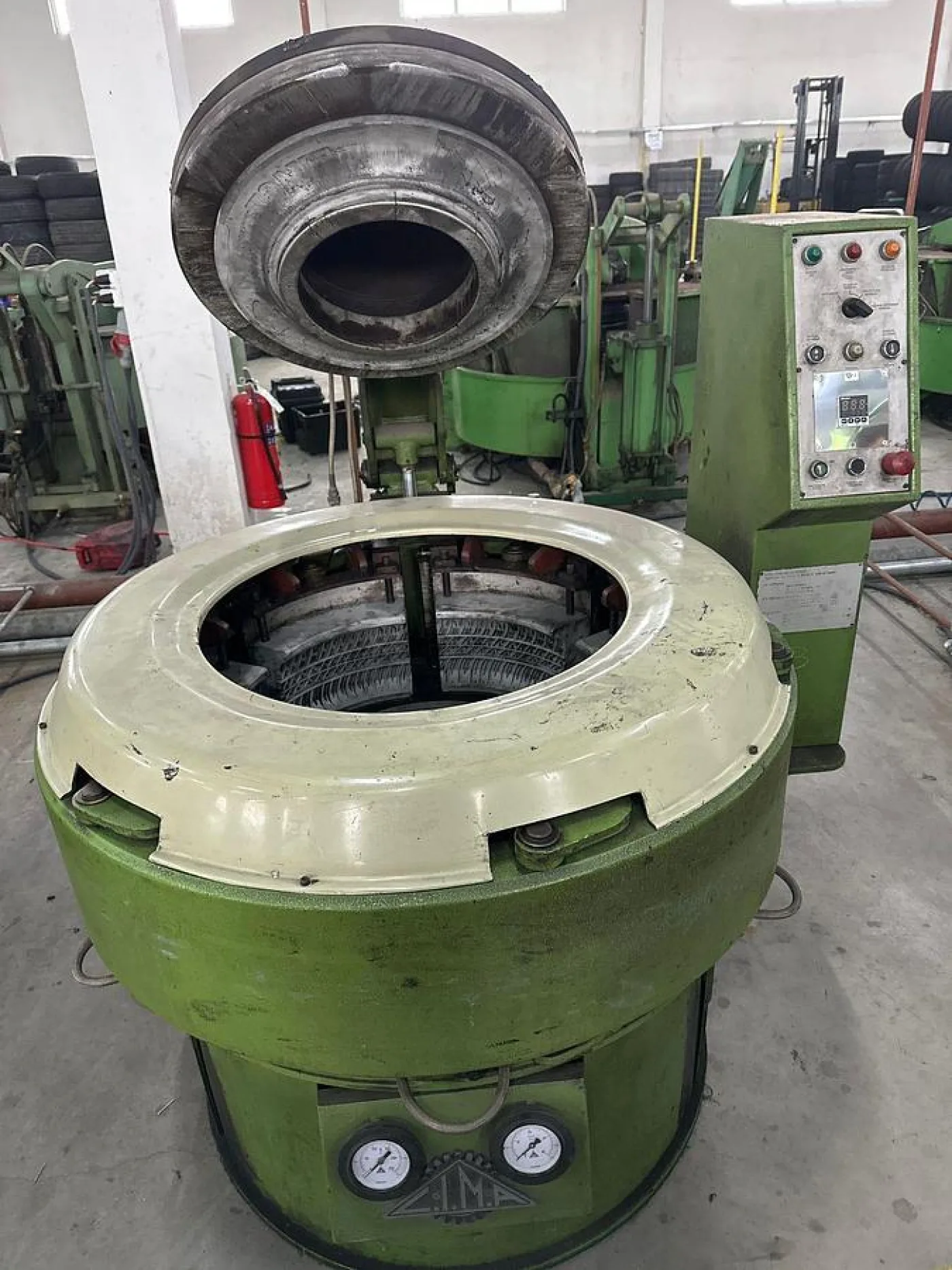 Tyre Retreading PCR & TBR Presses Full Plant - 8
