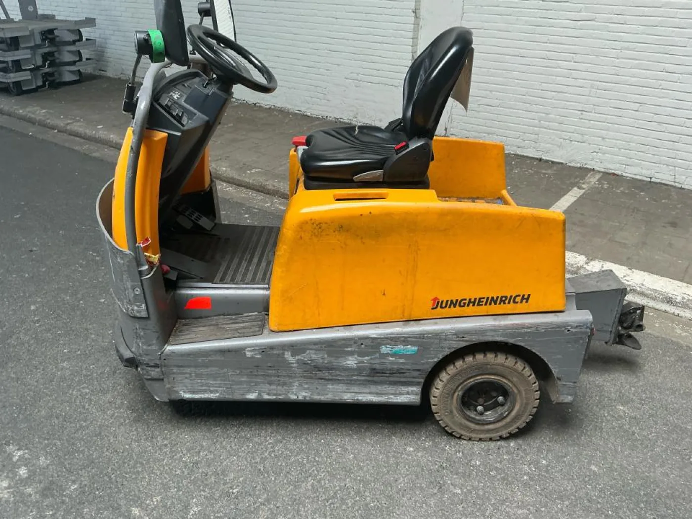 2017 Jungheinrich Tow tractor - 2