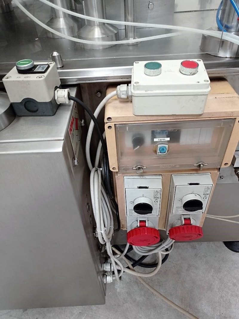 RIEMPITRICE LIQUIDI E TAPPATRICE – IMA FARMOMAC – MOD. F57 136